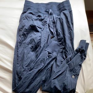 women's lululemon size 4 dancer joggers